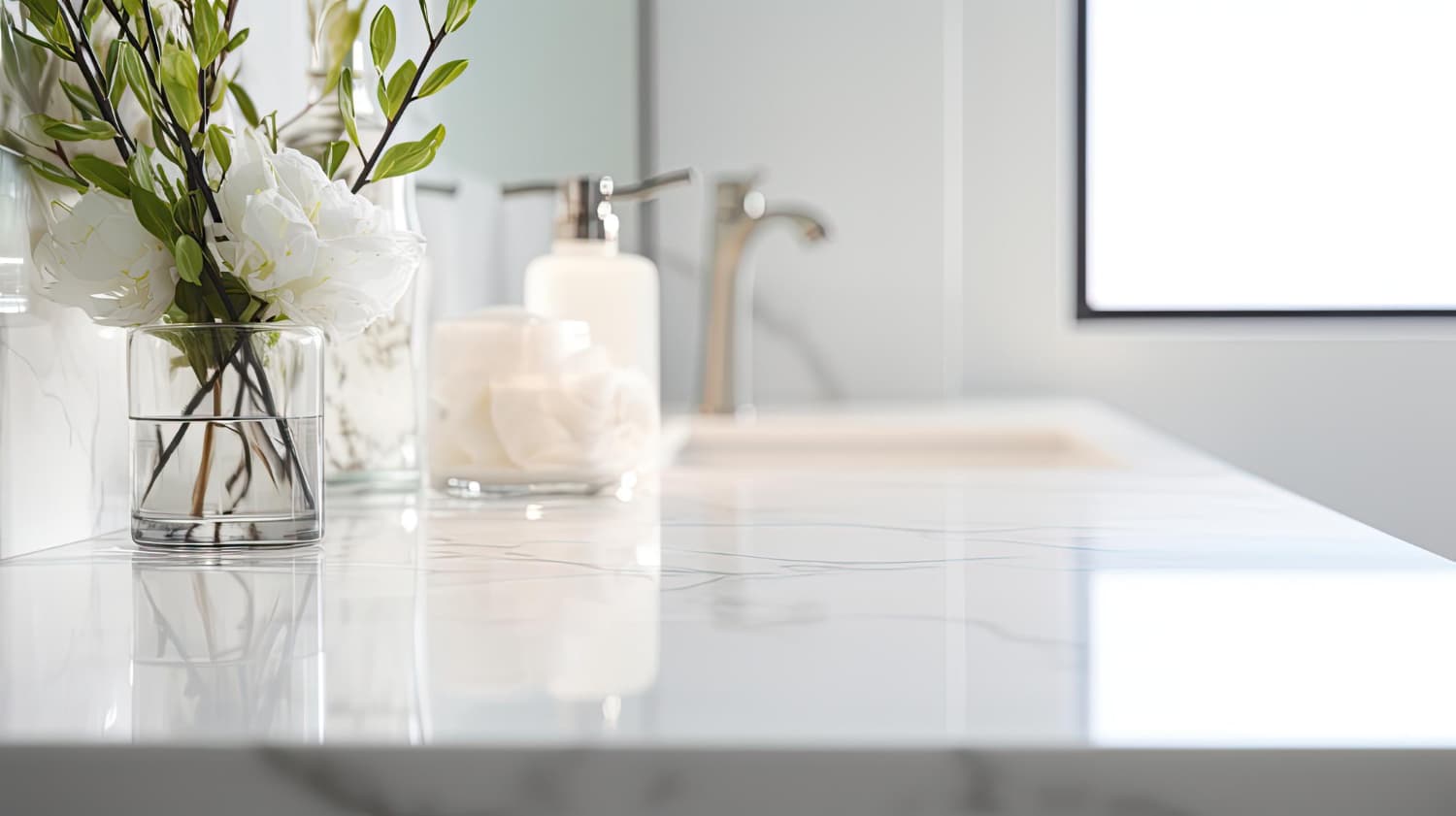 influencia de la luz natural sobre la encimera de baño
